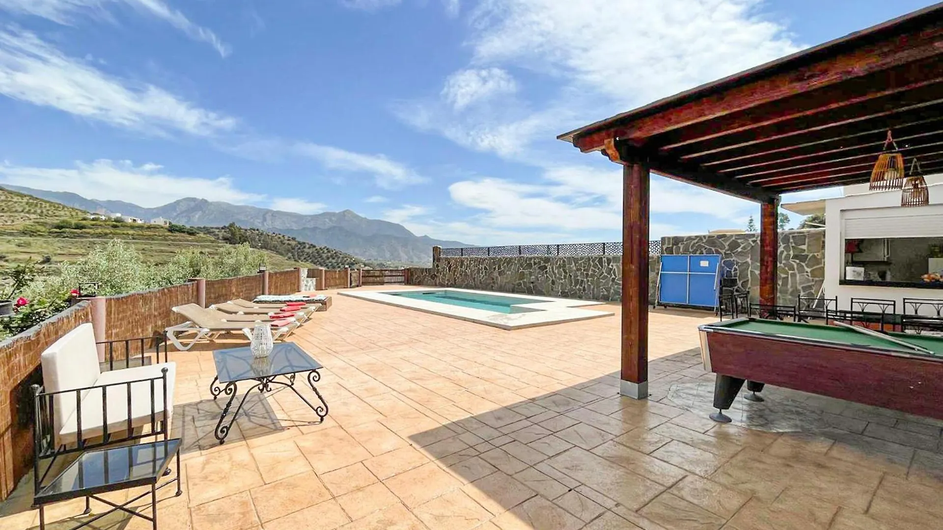 Beautiful Home In Torrox With Swimming Pool بيت للعطل